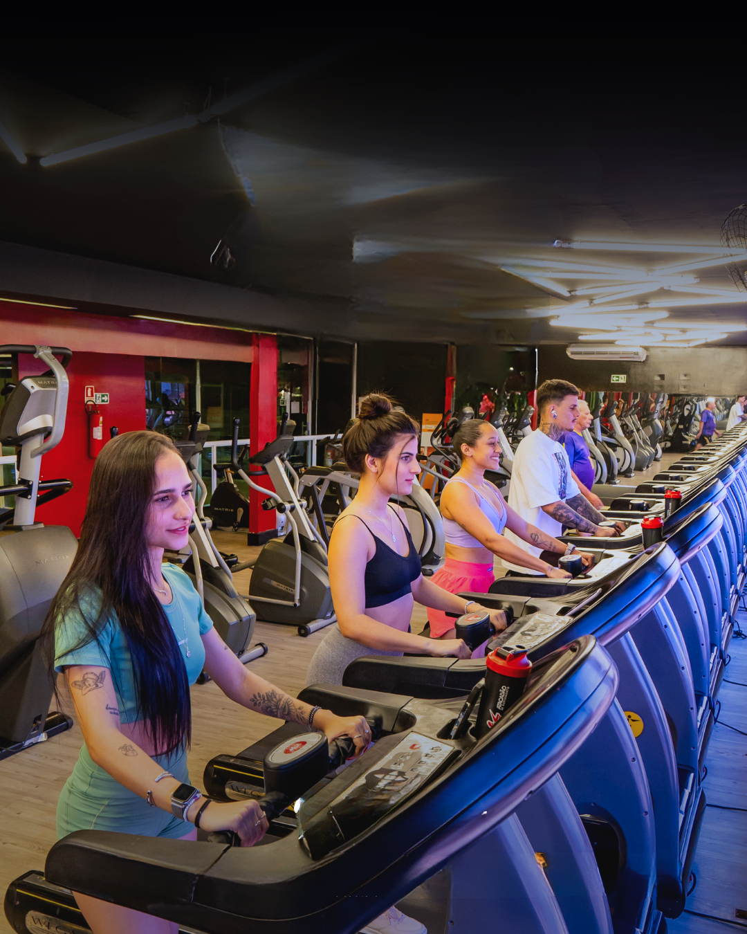 Alunos treinando no cardio da Corpo e Saúde Eldorado